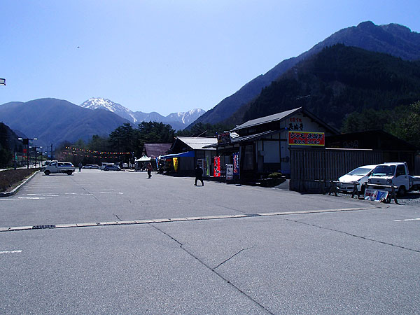道の駅「奥飛騨温泉郷　上宝」から見える美しい山の景色